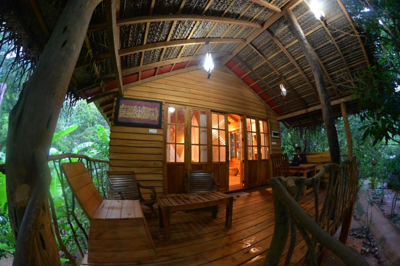 Habarana Tree House Mutu Village Exteriör bild